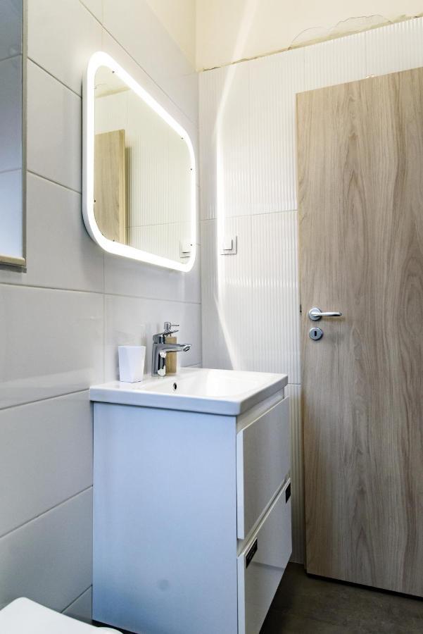 Street Buzz Old Town Apartment By Duhomes Дубровник Екстериор снимка