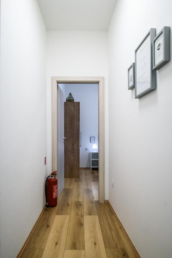 Street Buzz Old Town Apartment By Duhomes Дубровник Екстериор снимка